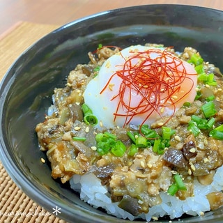 甘いピリ辛♡ナスの肉味噌丼